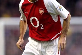 九游娱乐赛后阿森纳备战法甲，防线松动细节曝光，媒体盛赞，资深球员宣示担当的简单介绍