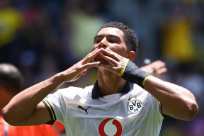 关于赛前多特蒙德备战英超；单刀错失细节曝光；媒体盛赞；赛季目标并未改变的信息